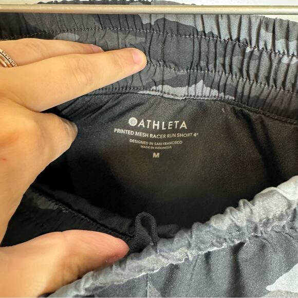 Athleta Printed Mesh Pacer Run Shorts 4” Camo Print Size Medium - Picture 4 of 6